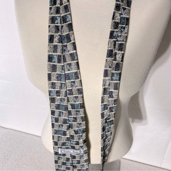 Vintage Essex Row Blue Grey Square Print 100% Silk Tie - Picture 7 of 9